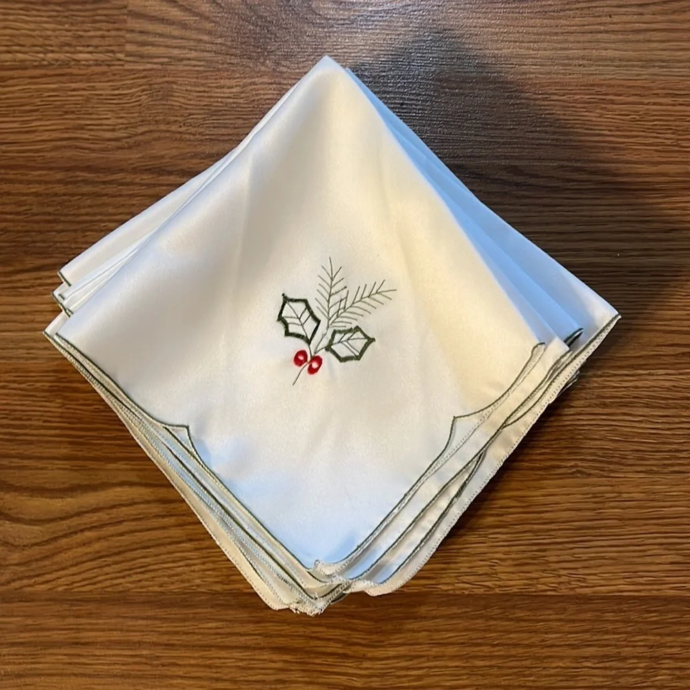 Vintage Poinsettia Dining Tablecloth & Napkin Set Christmas 12 Person Table